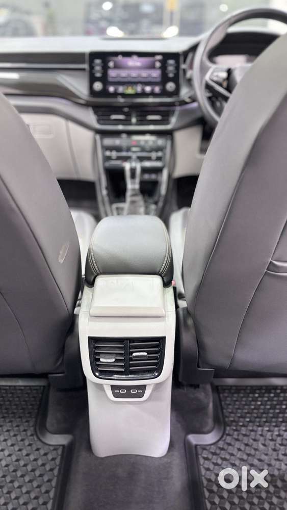 Skoda Kushaq 1.0 Tsi Style At (6 Airbags), 2022, Petrol