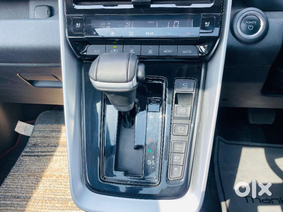 Toyota Innova Hycross 2.0 Zx (o) Hybrid 7 Str, 2024