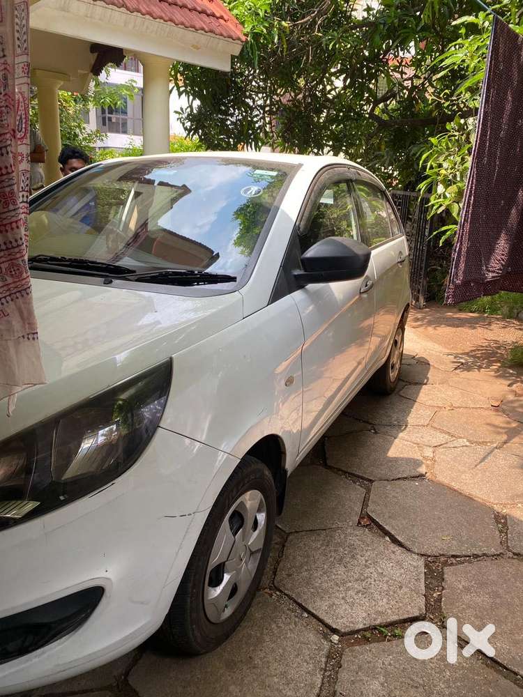 Tata Bolt Revotron Xe, 2015, Petrol