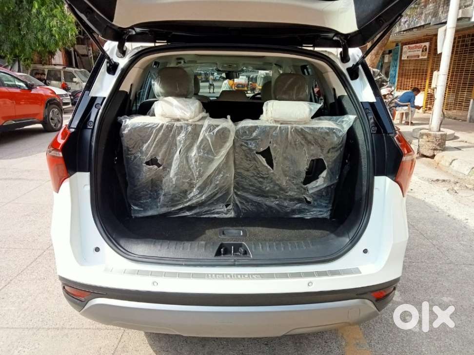 Mahindra Xuv700 2.2 Ax 7 Diesel At Luxury Pack Str, 2023, Diesel