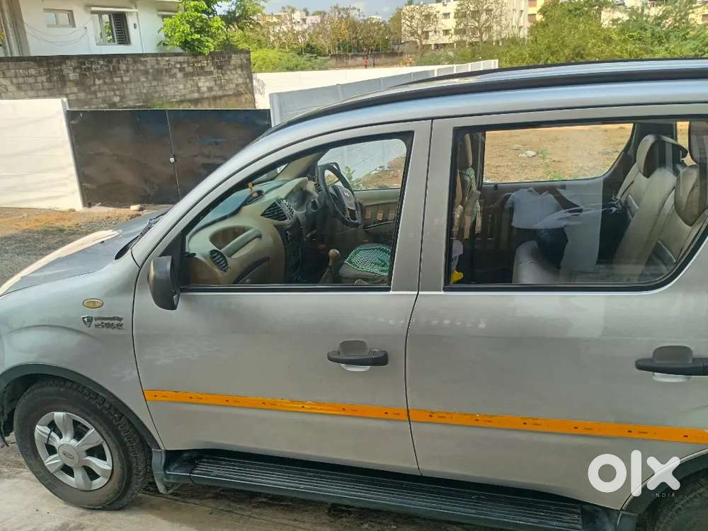 Mahindra Xylo Yellow Board 2016