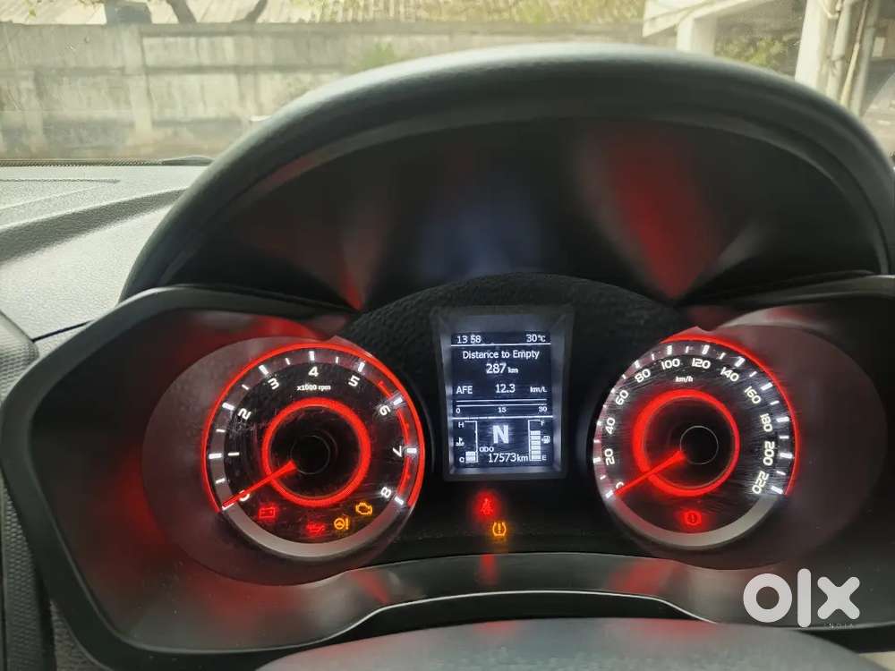 Mahindra Xuv300 2022 Petrol 17800 Km Driven