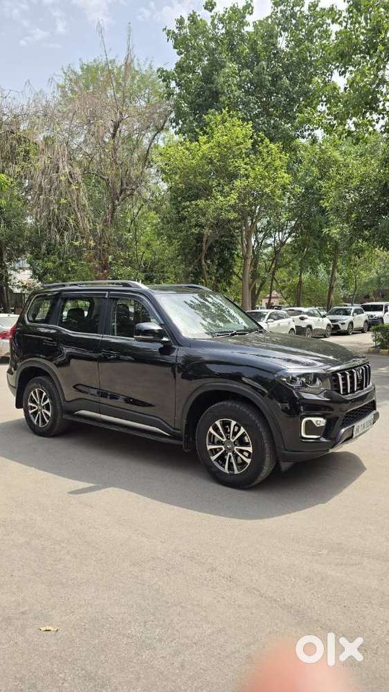 Mahindra Scorpio N Z8 Petrol At 7 Str, 2025, Petrol