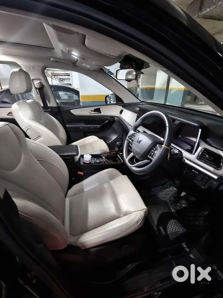 Mahindra Xuv700 2025 Petrol 20000 Km Driven