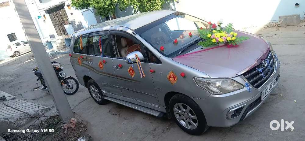 वेल मैनटैन इनोवा कार चालू हालत में है