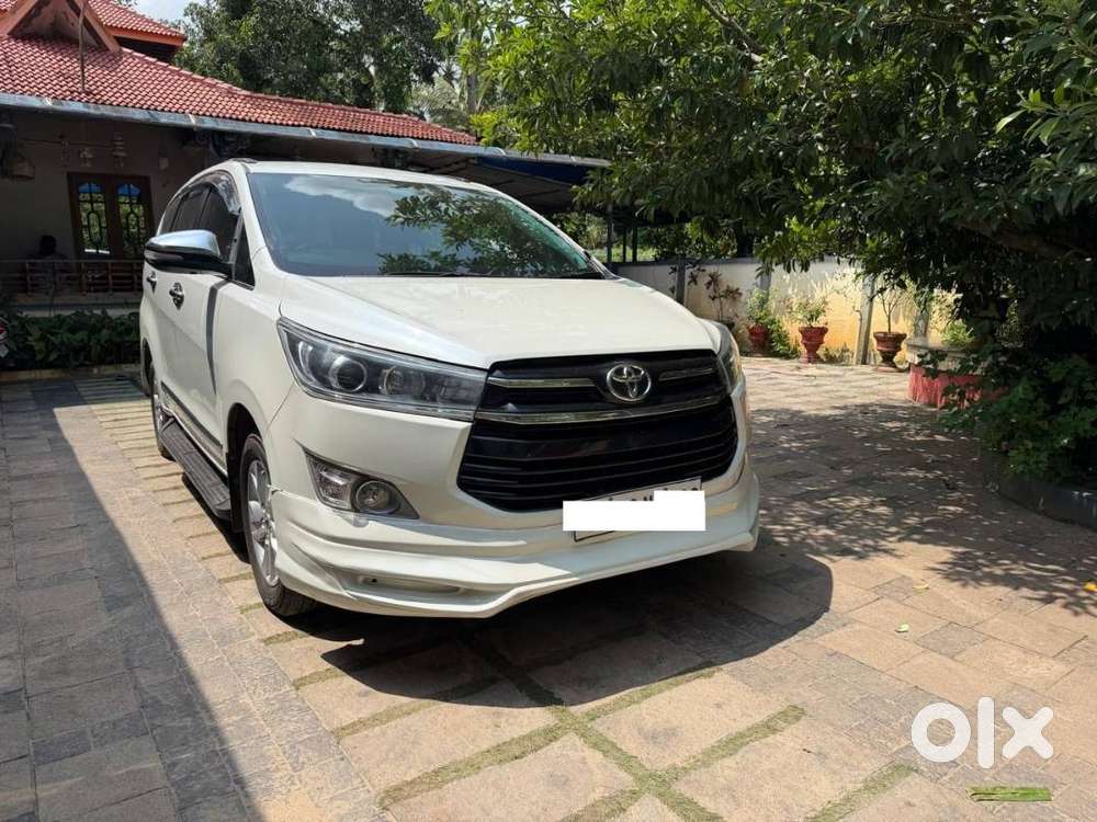 Toyota Innova Crysta 2017 Diesel Well Maintained