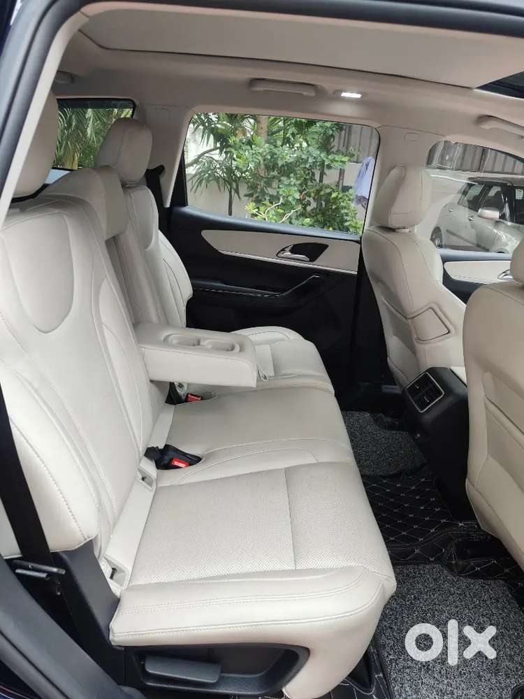 Mahindra Xuv700 2023 Petrol 10000 Km Driven