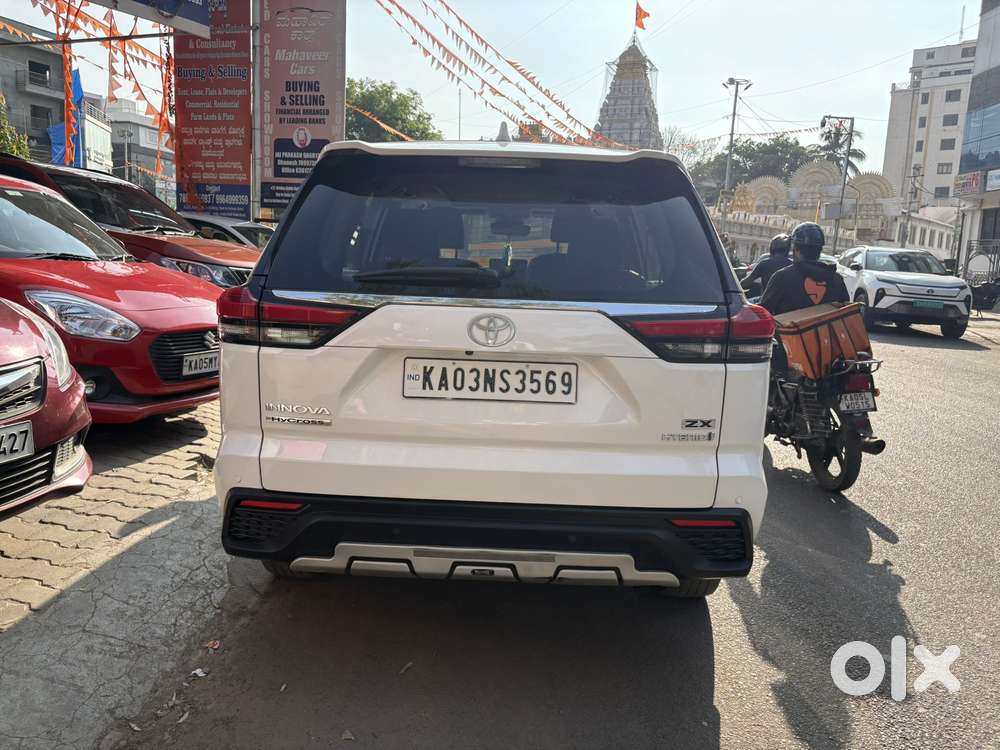 Toyota Innova Hycross 2.0 Zx (o) Hybrid 7 Str, 2023, Petrol