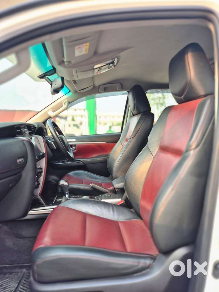 Toyota Fortuner Legender