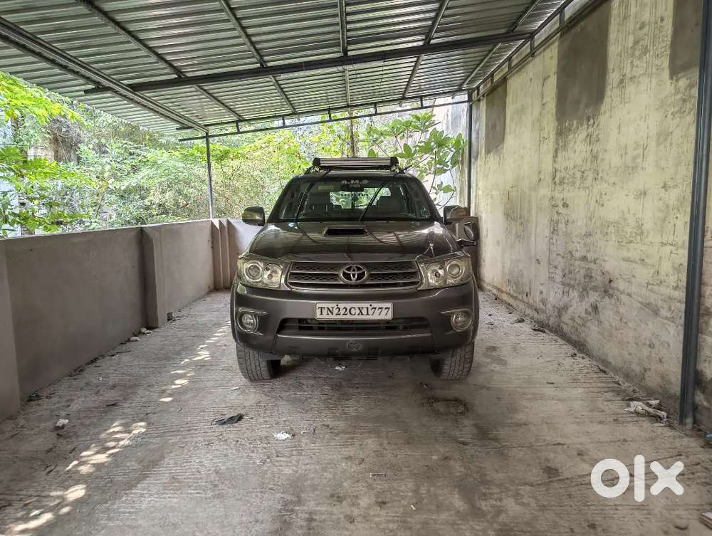 Toyota Fortuner 2011