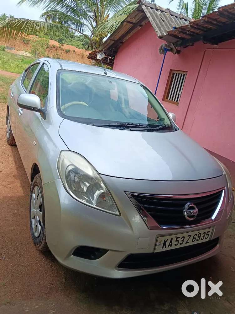Nissan Sunny 2012