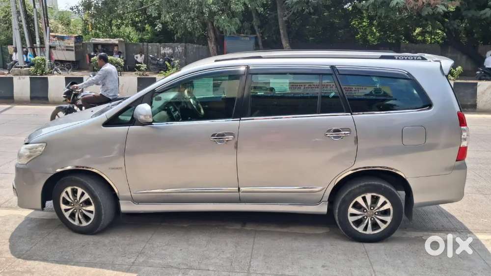 Toyota Innova V 2015