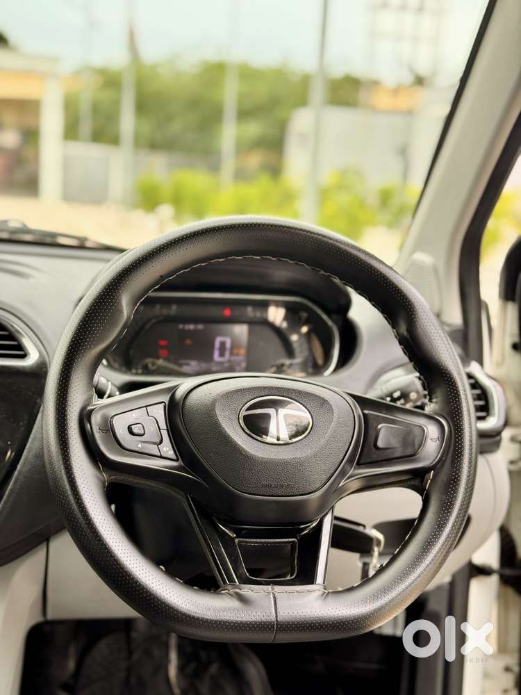 Tata Tiago, 2023, Petrol