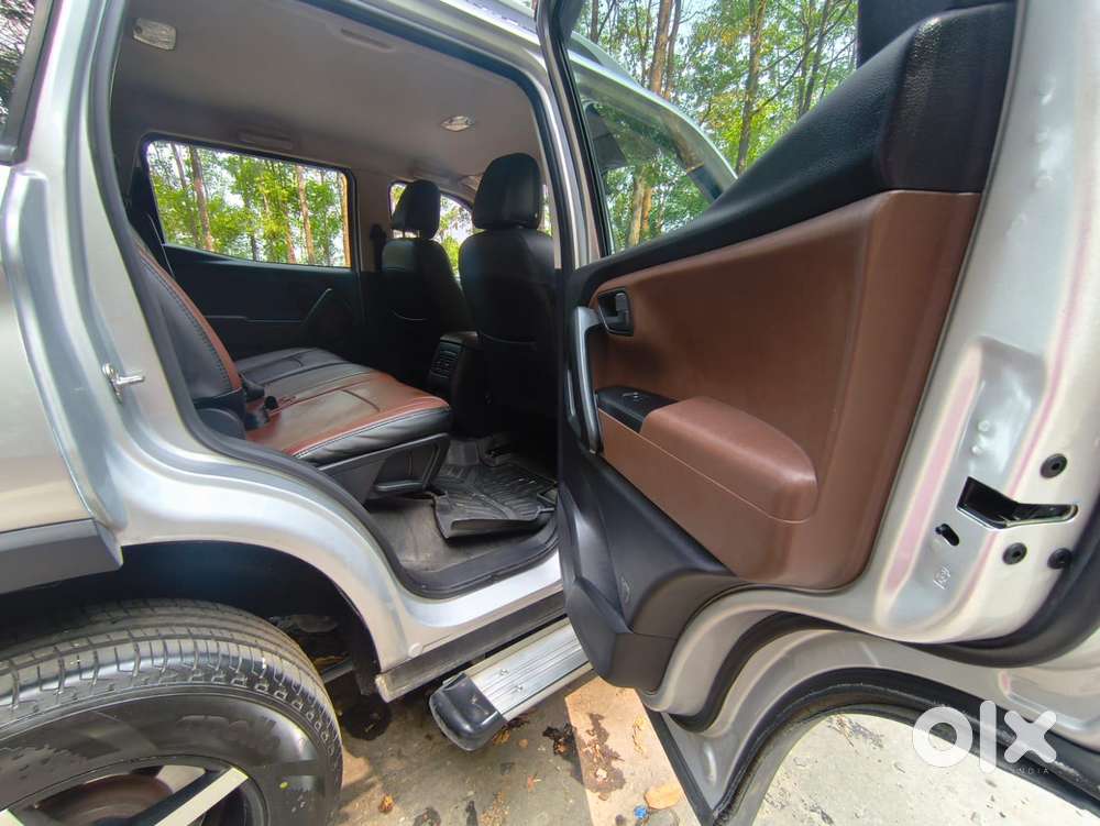 Mahindra Scorpio-n 2.2 Z2 Diesel Mt 7 Str, 2023, Petrol