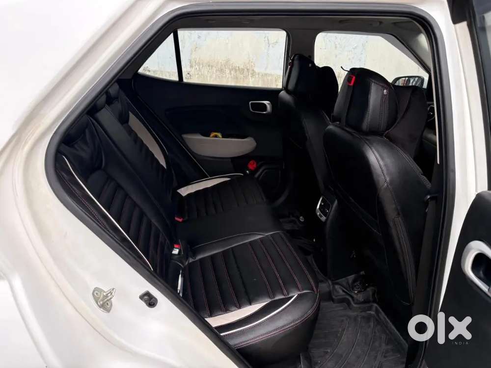Hyundai Venue 2024 Petrol Well Maintained