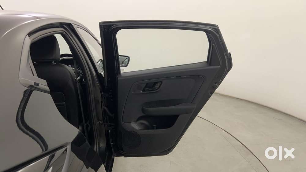 Tata Altroz 1.2 Xza Plus Dark Edition Dct, 2022, Petrol