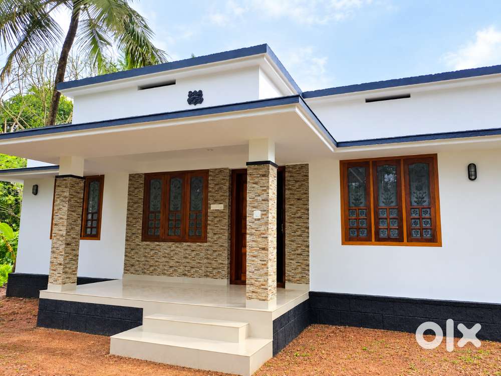 House in Thaiyoor Thrissur