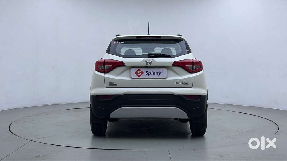 Mahindra Xuv300 1.2 W8 (o) Amt Petrol, 2023, Petrol