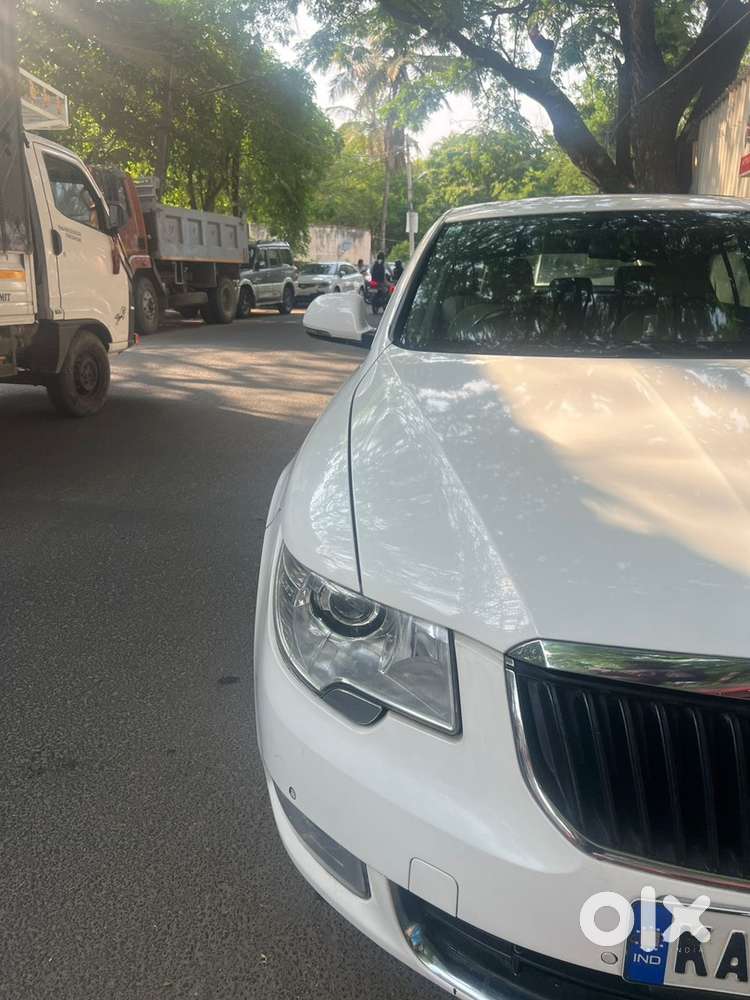 Skoda Superb Petrol 2012