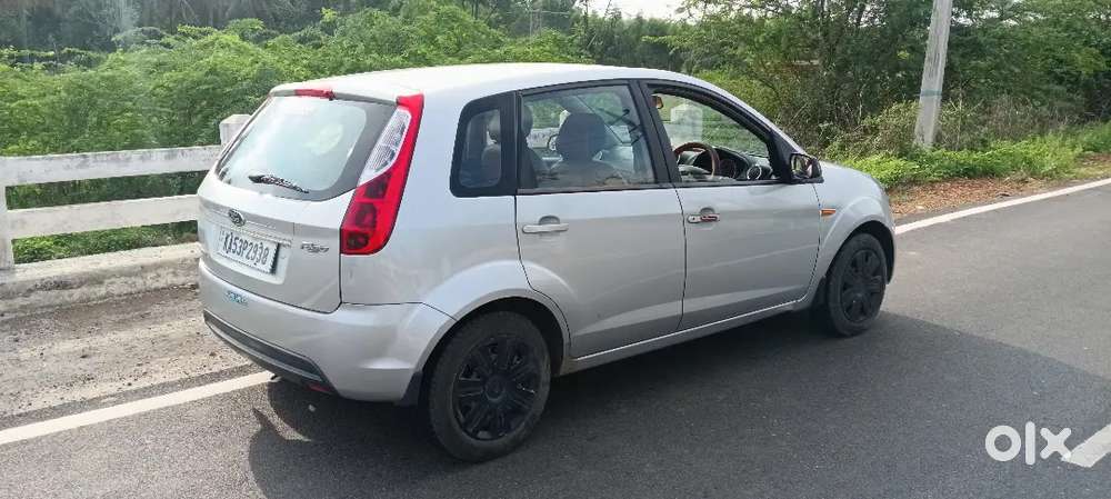 Ford Figo Titanium 2010 Year