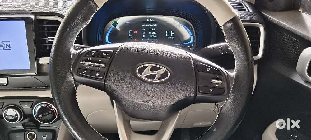 Hyundai Venue E Plus 2024 Petrol 6800 Km Driven With Sunroof