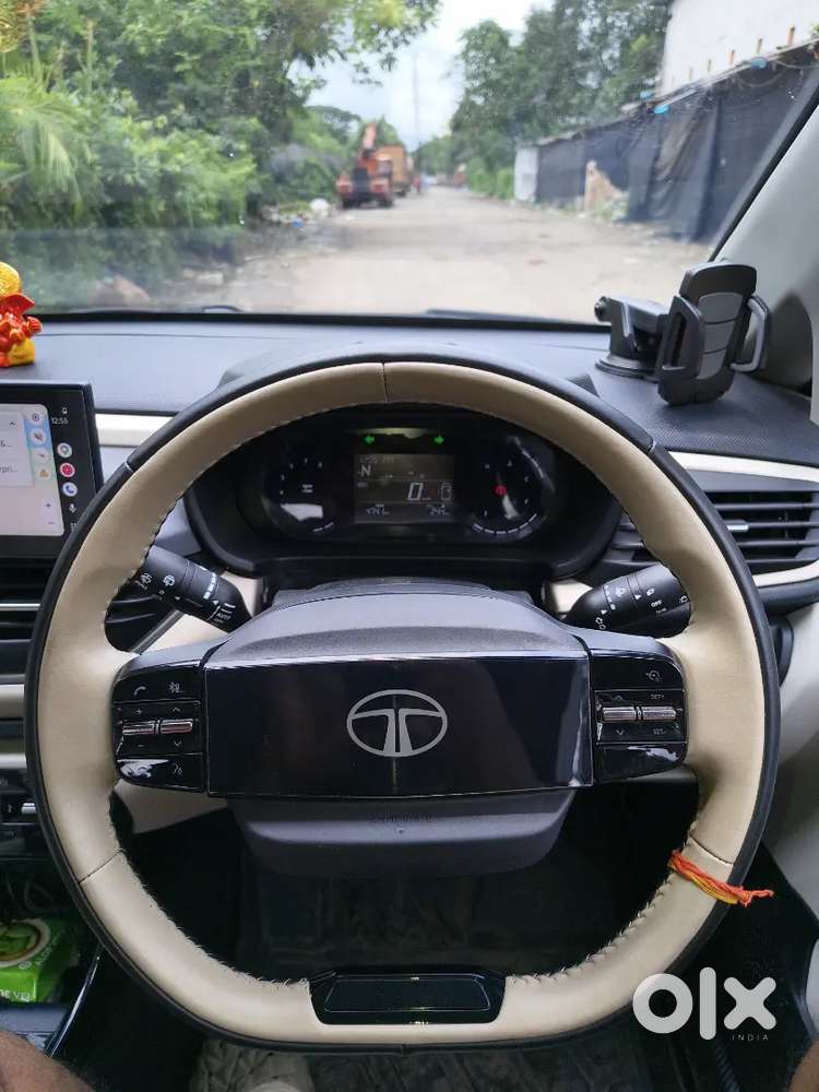 Tata Altroz Creative Petrol Automatic 2025