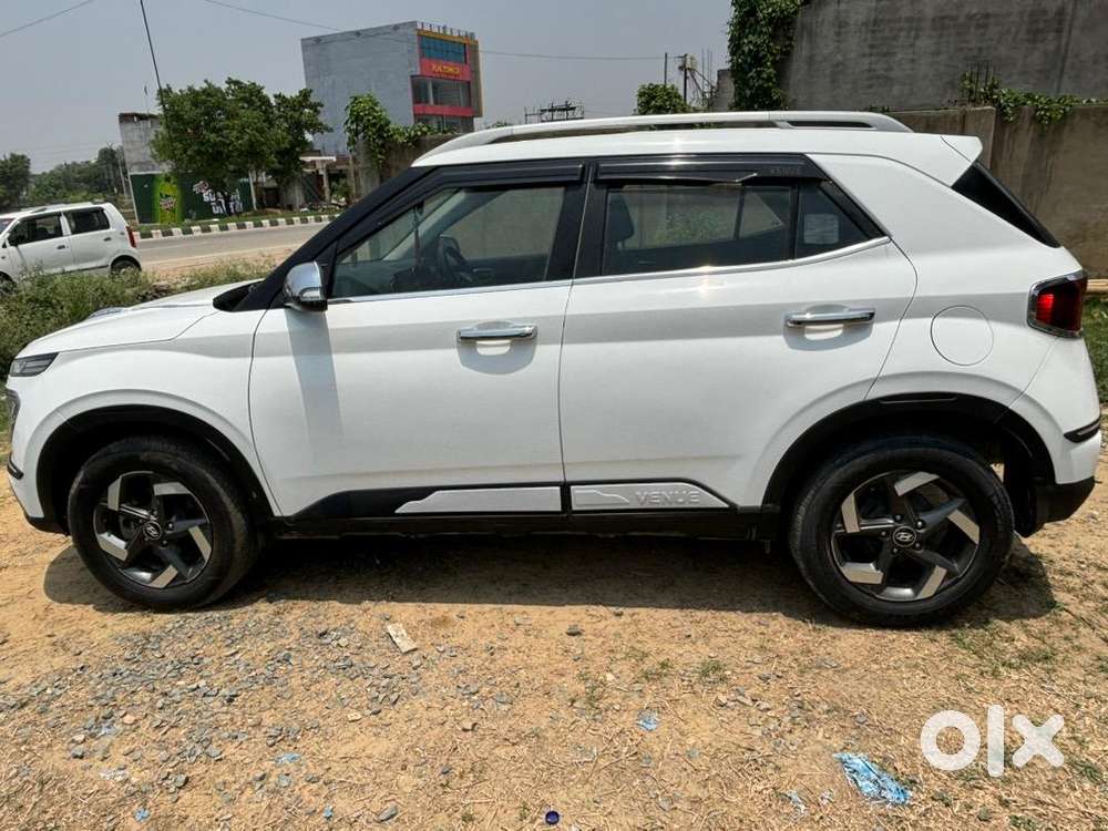 Hyundai Venue 2020 Diesel Showroom Condtion