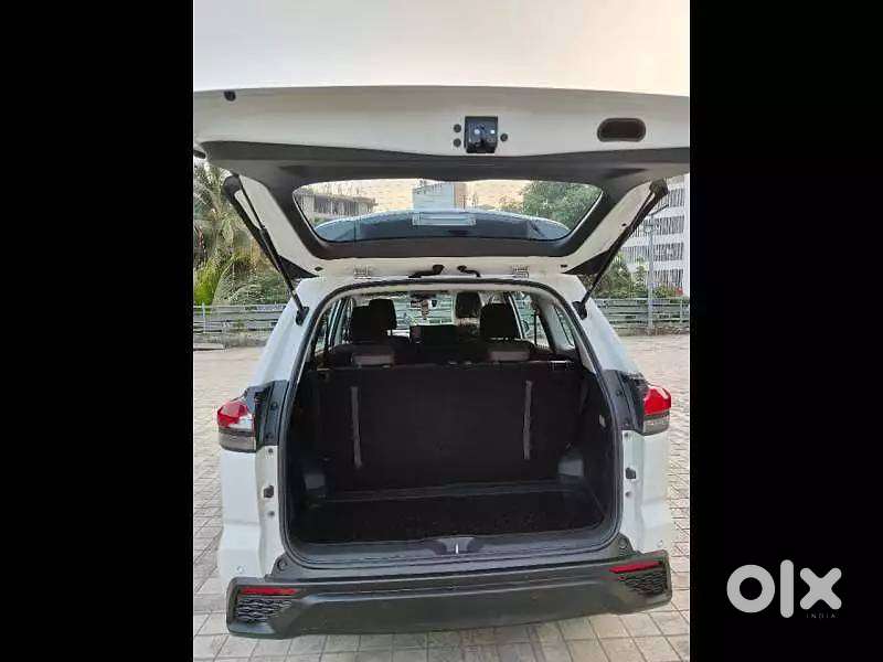 Toyota Hycross 2023