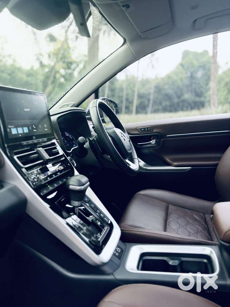 Toyota Innova Hycross 2.0 Zx Hybrid 7 Str, 2023, Electric