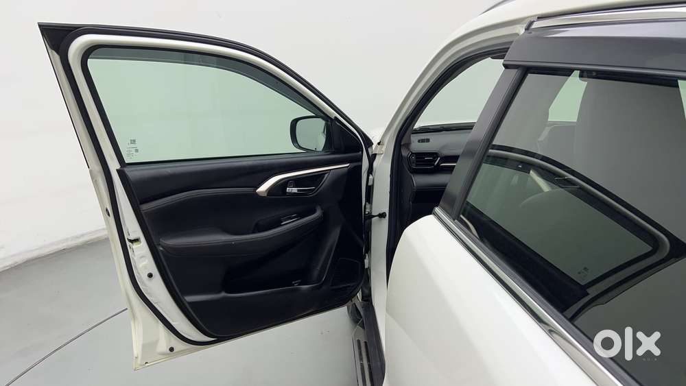 Maruti Suzuki Grand Vitara 1.5 Alpha Plus Intelligent Hybrid Ecvt, 2..