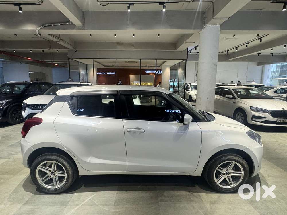 Maruti Suzuki Swift Vxi + Manual, 2021, Petrol