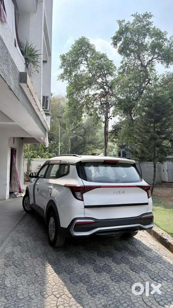 Kia Carens 2023 Petrol Well Maintained