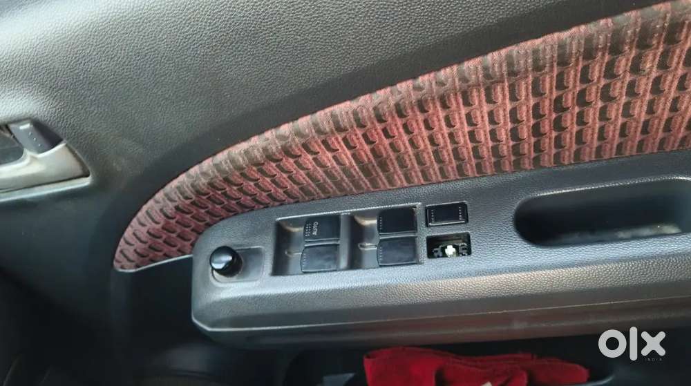 Jbl Speaker 
Insurance 
Power Window 
Stapnee 
Cng + Petrol Hd Display