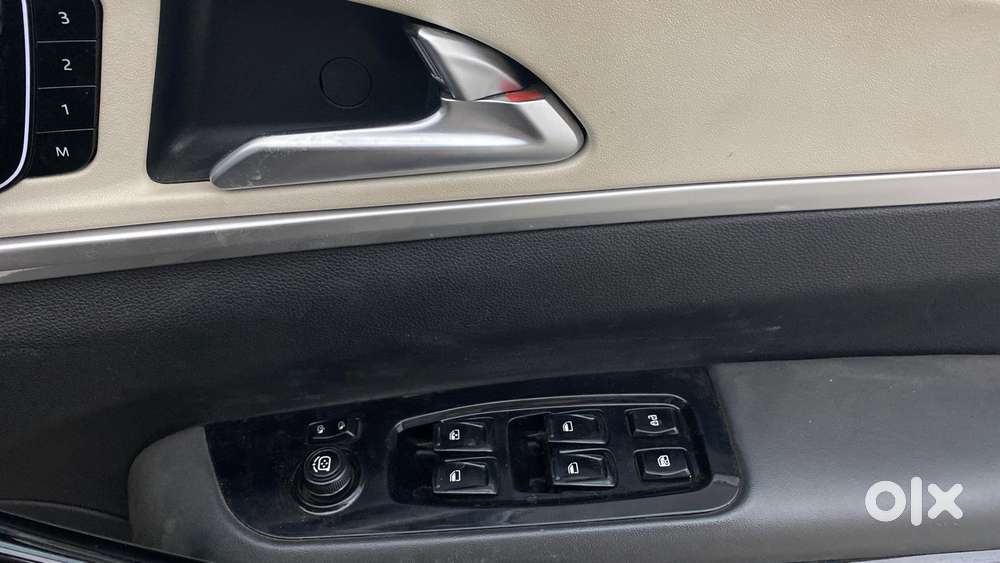 Mahindra Xuv700 2.0 Ax 7 Petrol At Luxury Pack Str, 2023, Petrol