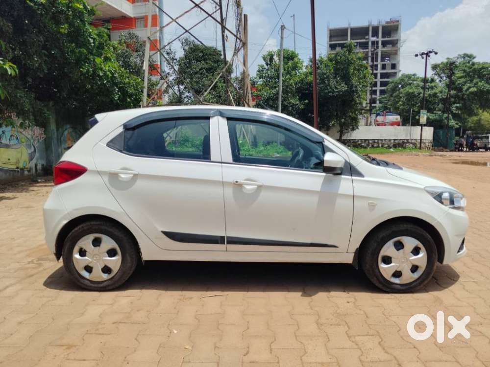 Tata Tiago 1.2 Revotron Xt (o), 2017, Petrol