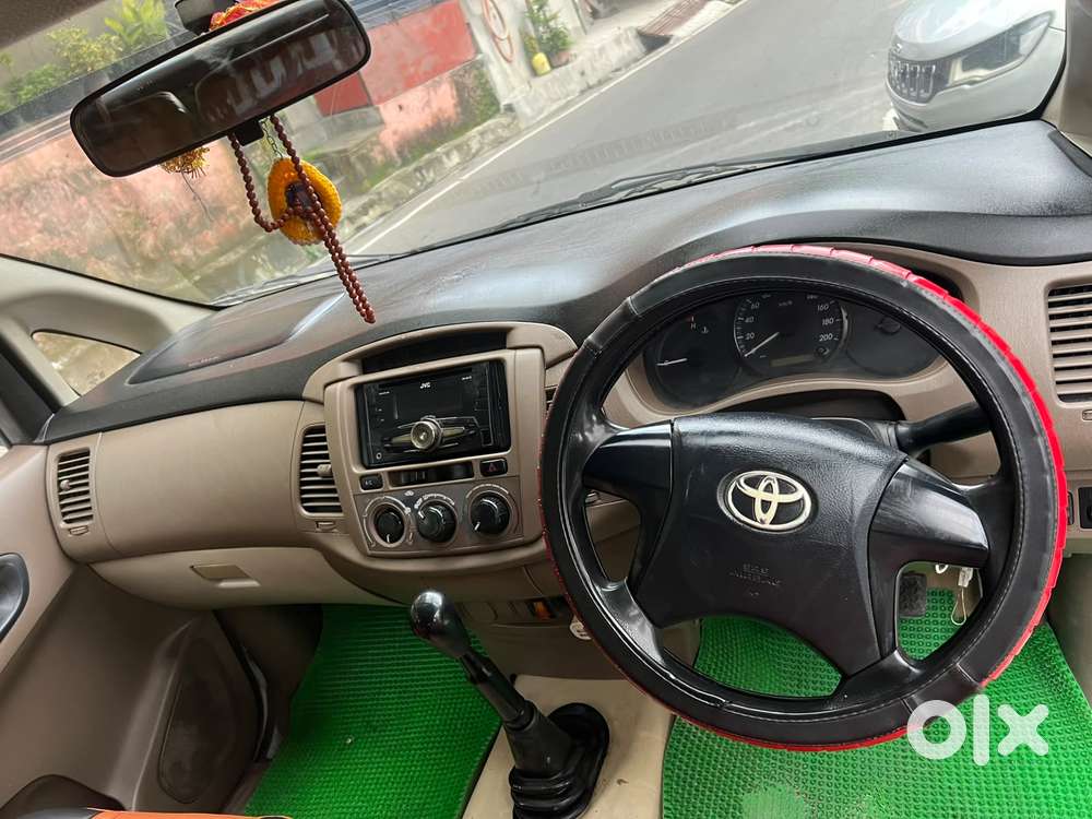Toyota Innova 2.5 G (diesel) 8 Seater Bs Iv, 2015