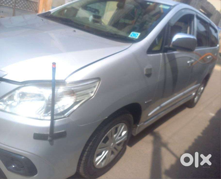 Toyota Innova 2.5 G (diesel) 8 Seater Bs Iv, 2014, Diesel