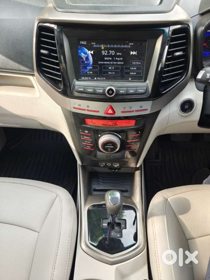 Mahindra Xuv300 1.2 W8 (o) Amt Petrol, 2023, Petrol