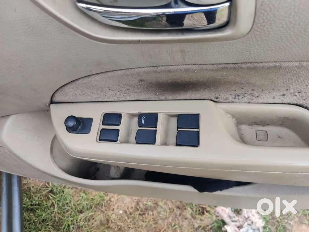 Maruti Suzuki Swift Dzire 2012