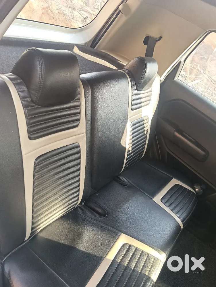 इस गाड़ी में Lcd और Back Camera लगा हुआ है और बढ़िया स्थिति में है