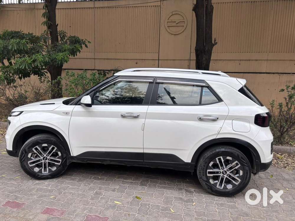 Hyundai Venue 2023 Petrol 12000 Km Driven