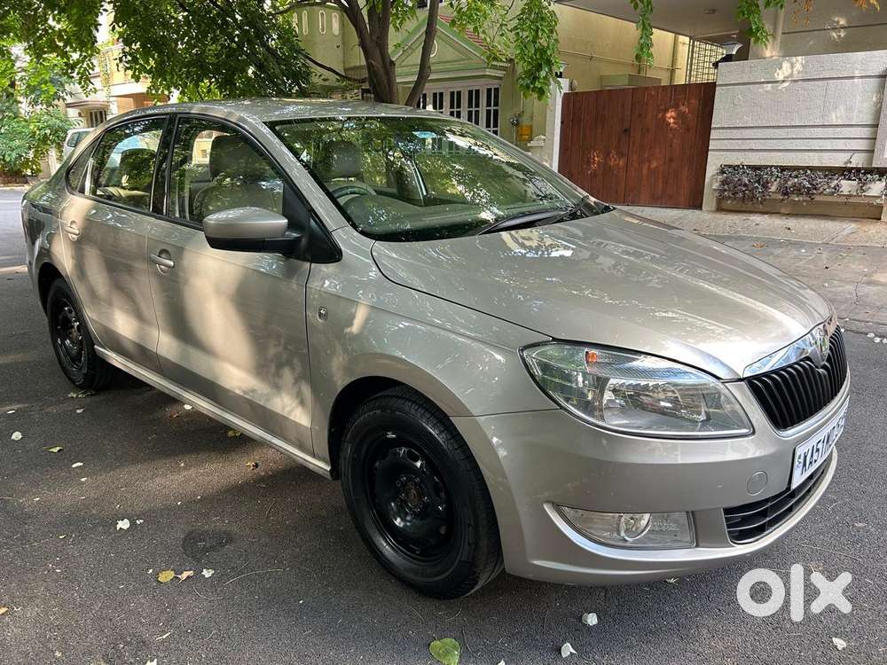 Skoda Rapid 1.6 Mpi Ambition, 2012, Petrol