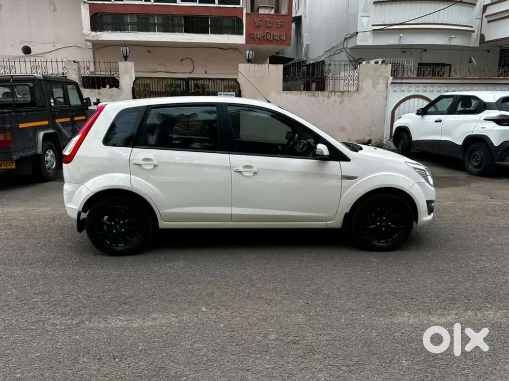 Ford Figo, 2015, Petrol