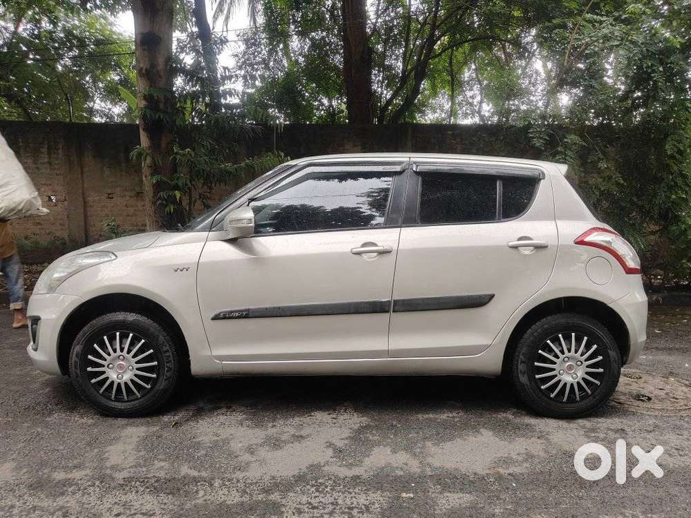 Maruti Suzuki Swift Vxi 1.2 Abs Bs-iv, 2017, Petrol