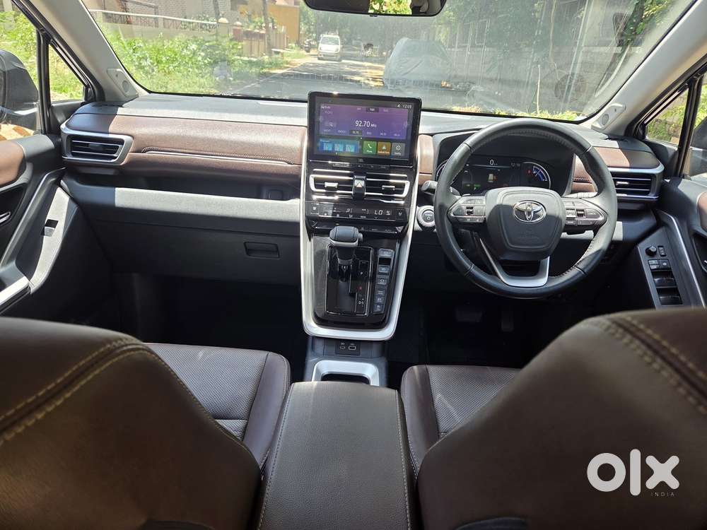 Toyota Innova Hycross 2.0 Zx Hybrid 7 Str, 2023, Petrol