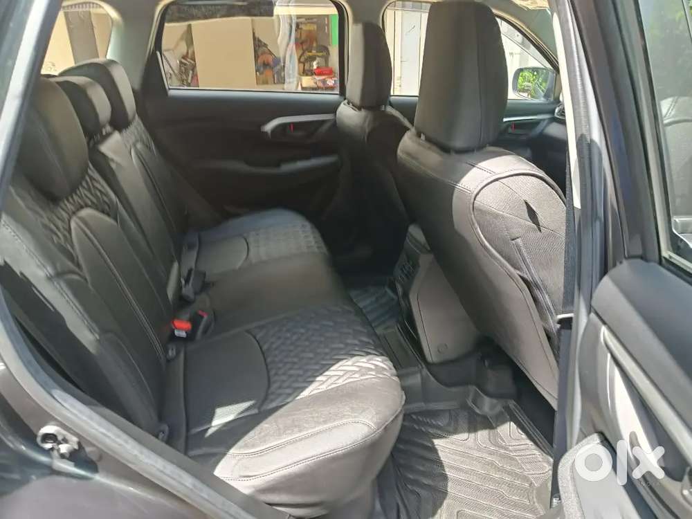 Toyota Urban Cruiser Hyryder 2026 Petrol 556 Km Driven