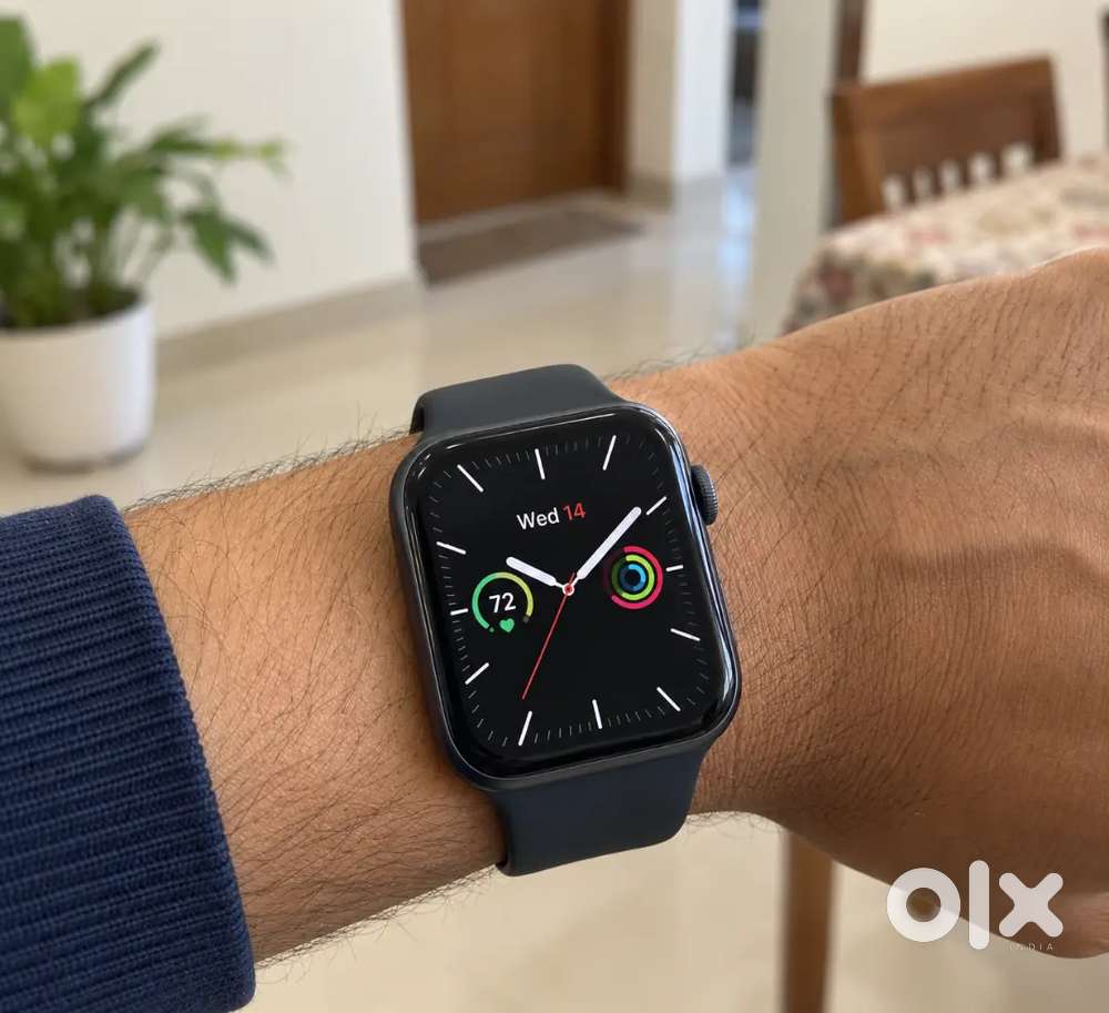 Apple Watch Series 8 &ndash; 42mm GPS + Cellular in new condition