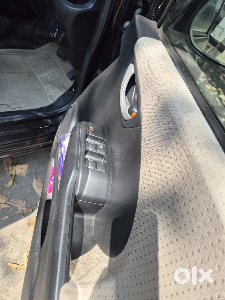 Honda Jazz 1.2 Zx 2011( All Paper Clear Upto 2031)