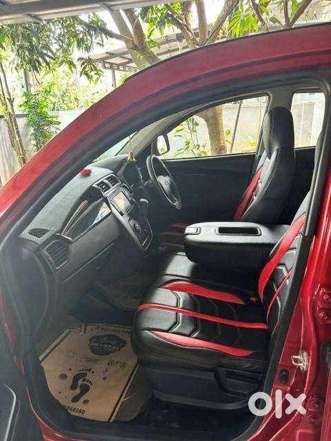 Kuv100 Nxt K8 Top Variant2017,excellentcondition,new Tyres, Familyused