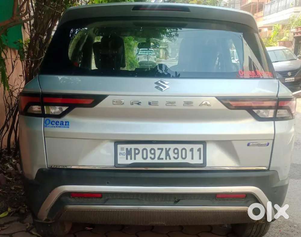 डॉक्टर की कर है बहुत कम चली हुई गाड़ी है हमेशा खड़ी रहती है क्लीनिक पर